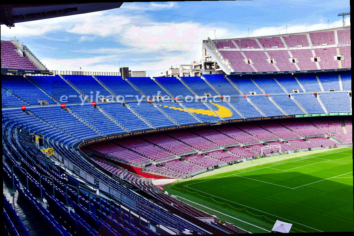深墨蓝底上的抽象版本推进曲线与刻度网格，青色主线串联暖金节点